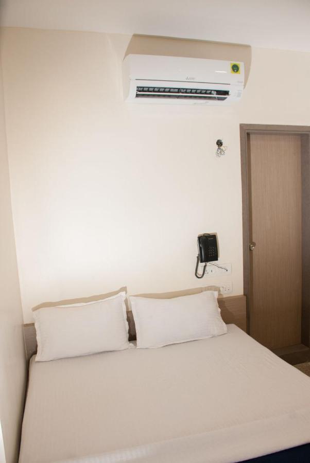 City Hotel Mumbai Luaran gambar